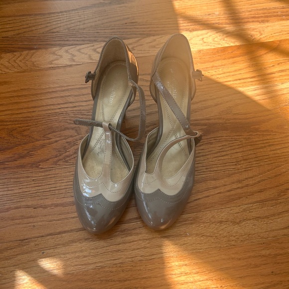 Naturalizer Elegant Two-Tone Women's Heels (size 8) - Picture 1 of 6